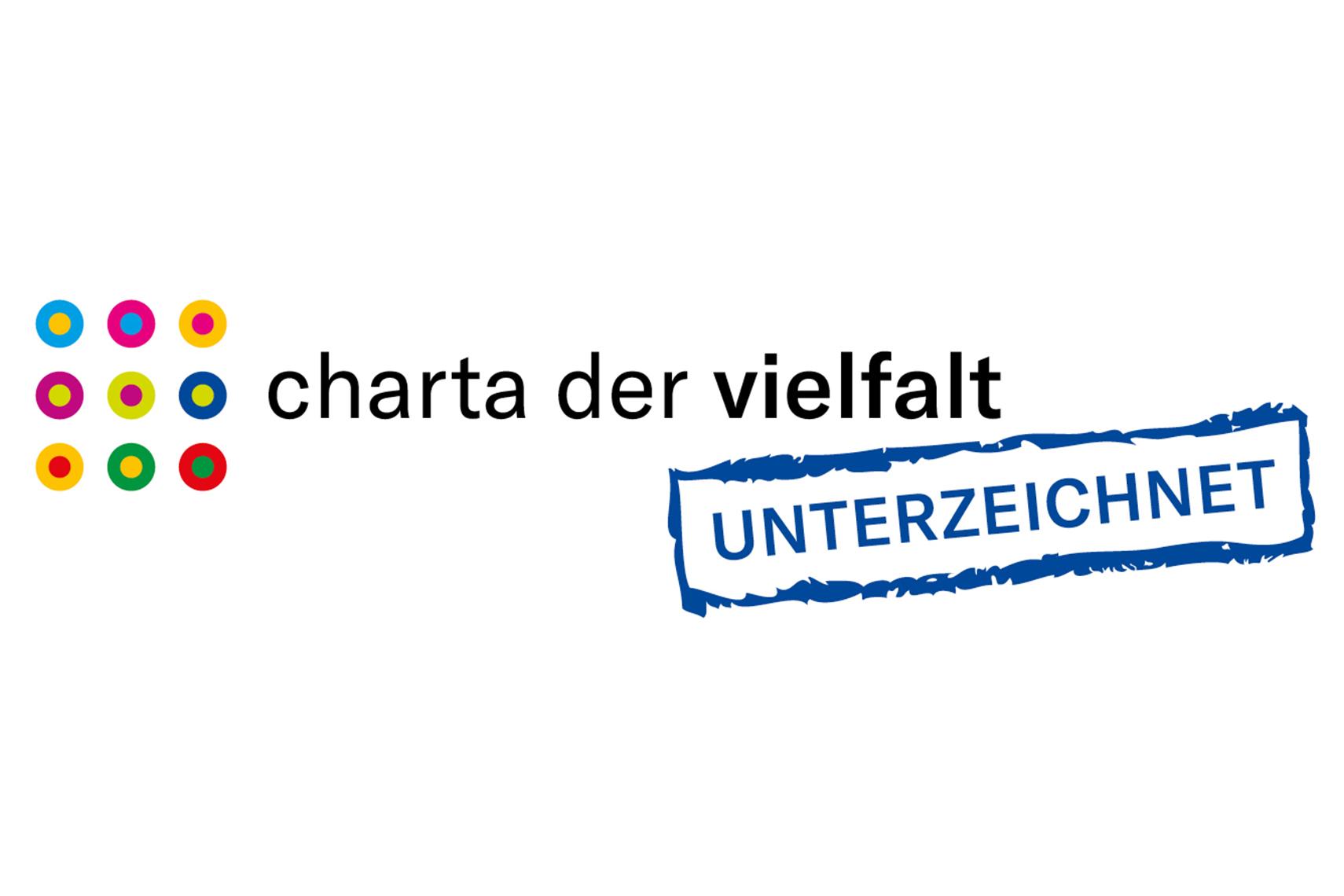 Das Logo der Charta der Vielfalt zeigt 9 zweifarbige Kugeln und den Schriftzug "Charta der Vielfalt – Für Diversity in der Arbeitswelt"